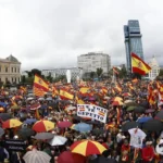 Masiva Protesta en Madrid Exige la Dimisión de Pedro Sánchez