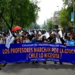 Controversia por imágenes de muñecos colgados de los pies con símbolo nazi